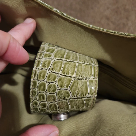 ๐3/$10 Green Faux Leather Pretty Shoulder Bag - Picture 4 of 9